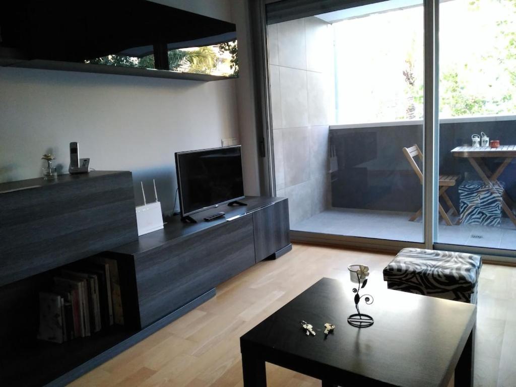 Luxury Flat, 3 Bedrooms, 2 Bathrooms And Swimming Pool Next To The Beach!! Сан-Адриан-де-Бесос Экстерьер фото