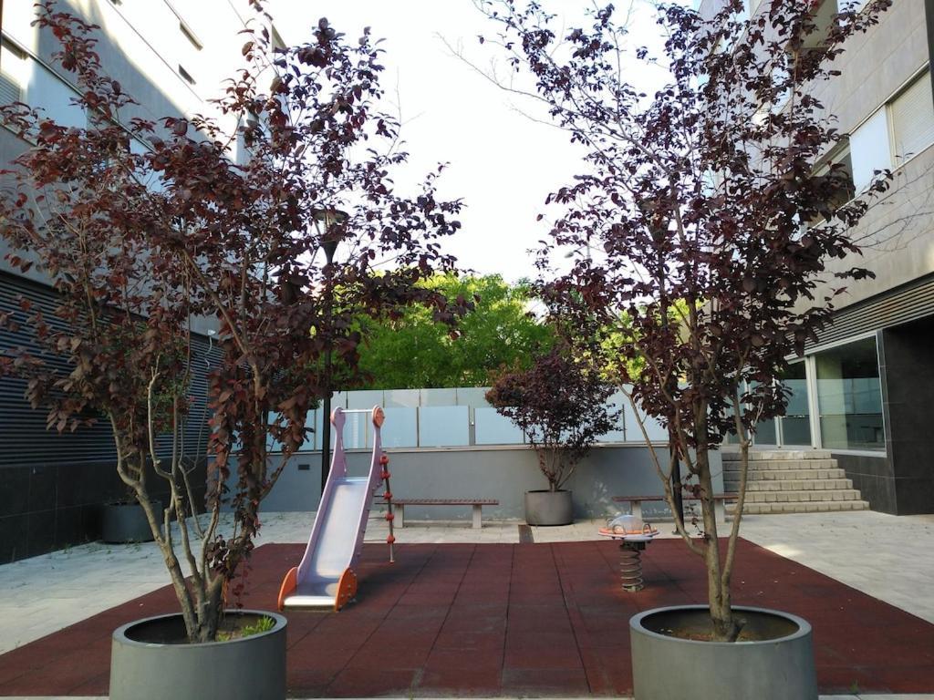 Luxury Flat, 3 Bedrooms, 2 Bathrooms And Swimming Pool Next To The Beach!! Сан-Адриан-де-Бесос Экстерьер фото